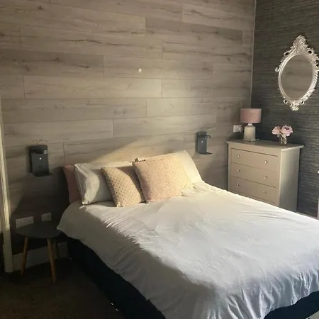 The Woodszz Guest house *